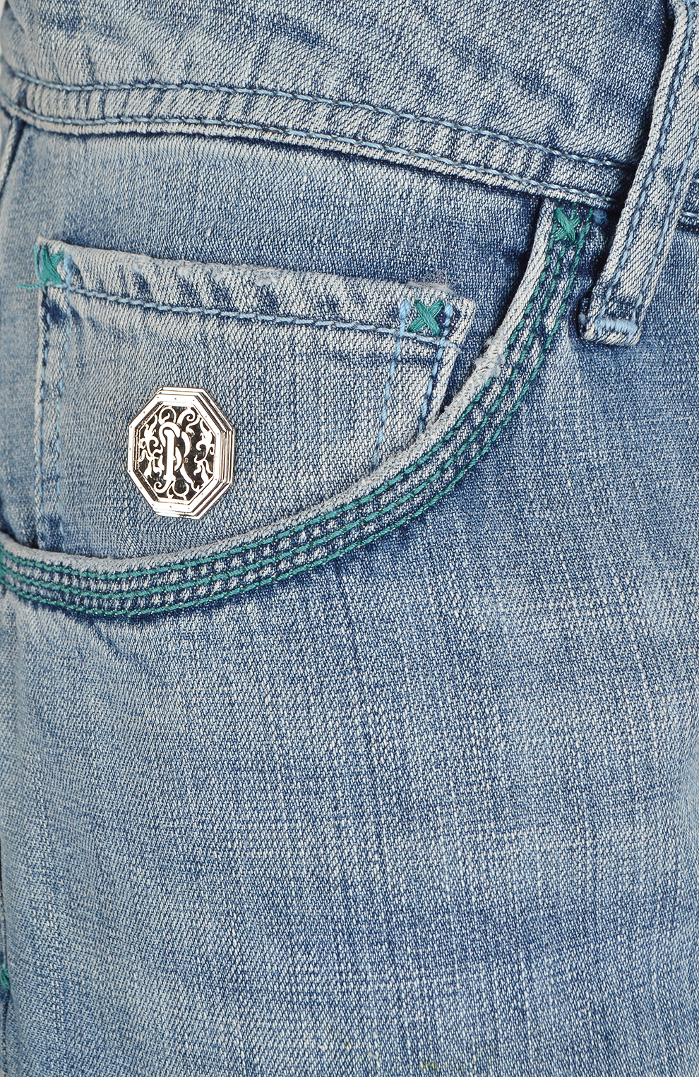 Джинсы с контрастной строчкой