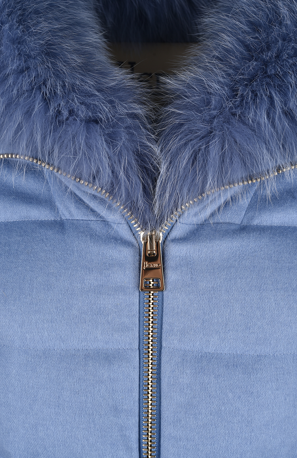 Пуховик из смеси шёлка и кашемира с меховым воротником