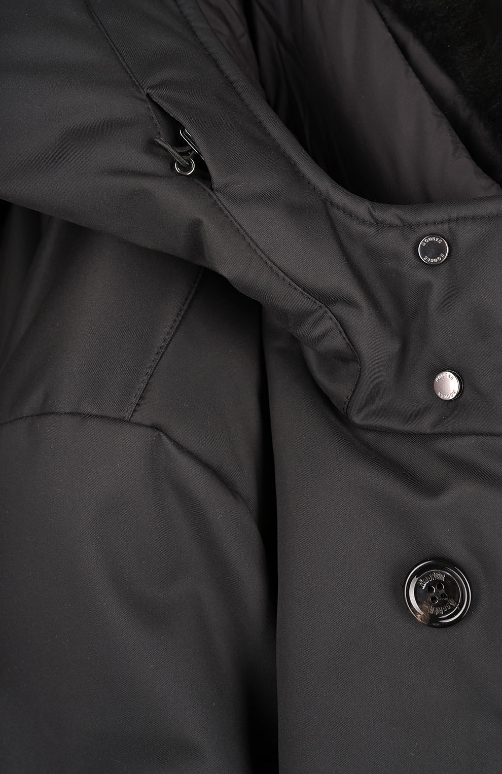 Пуховое пальто с меховым воротником