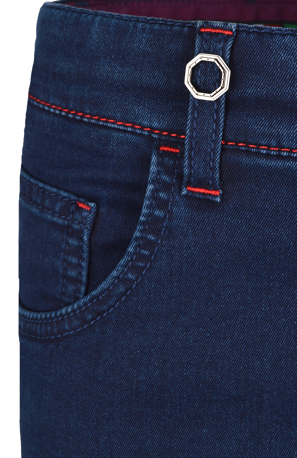 Джинсы с контрастной строчкой