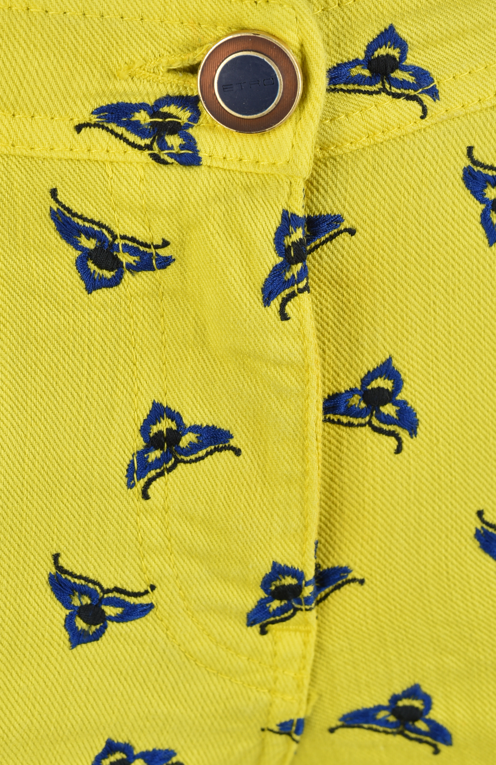 Джинсы с вышивкой