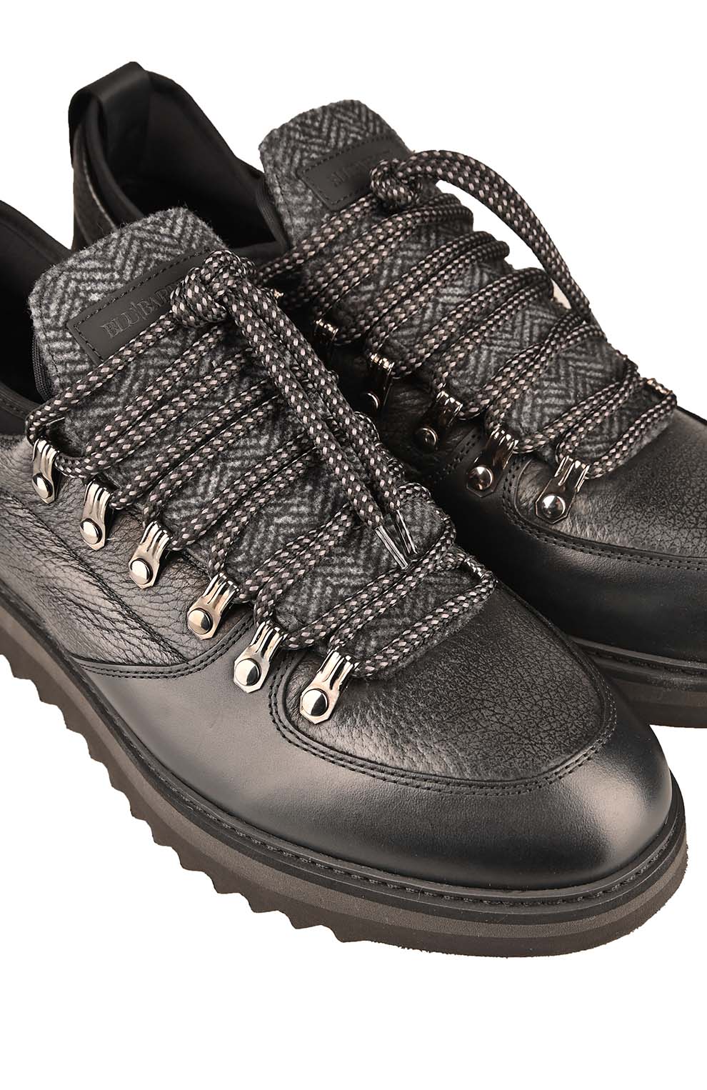 Кроссовки из кожи и текстиля, с меховой стелькой