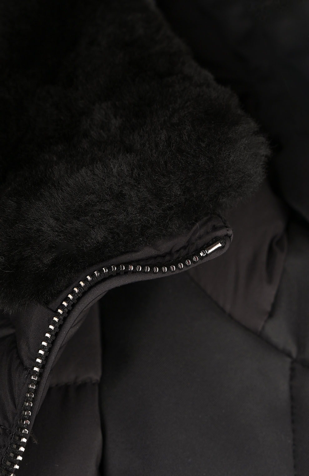 Пуховое пальто с меховым воротником