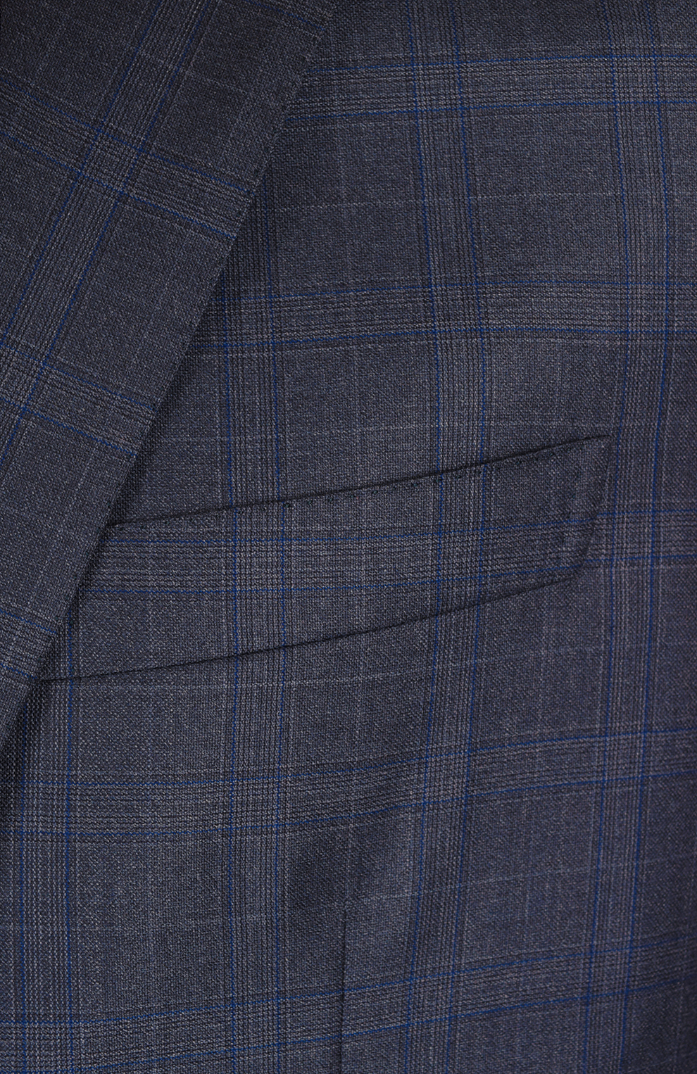 Шерстяной костюм с пиджаком на двух пуговицах