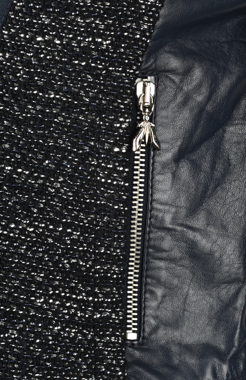 Кожаная куртка со вставками из трикотажа