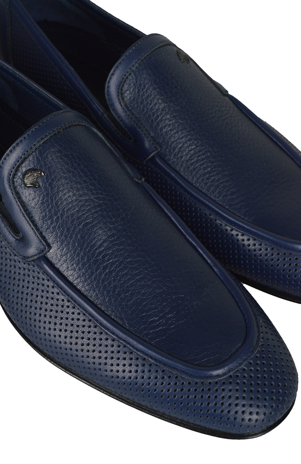 Кожаные слипоны с перфорацией