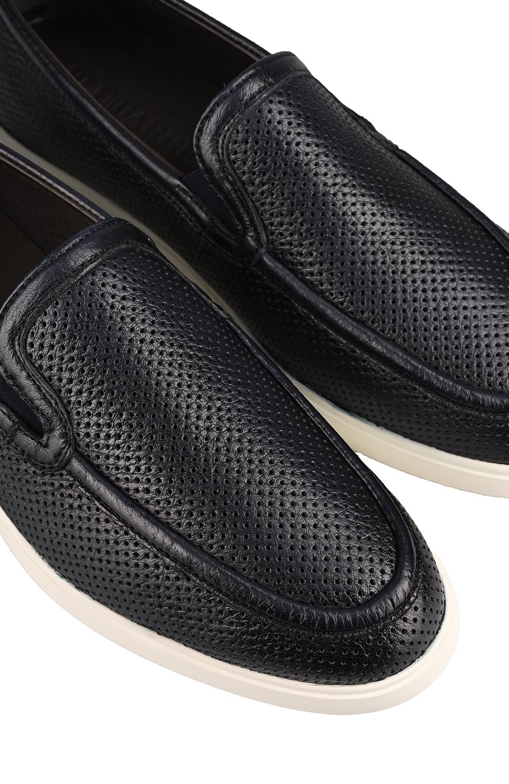 Кожаные лоферы с перфорацией