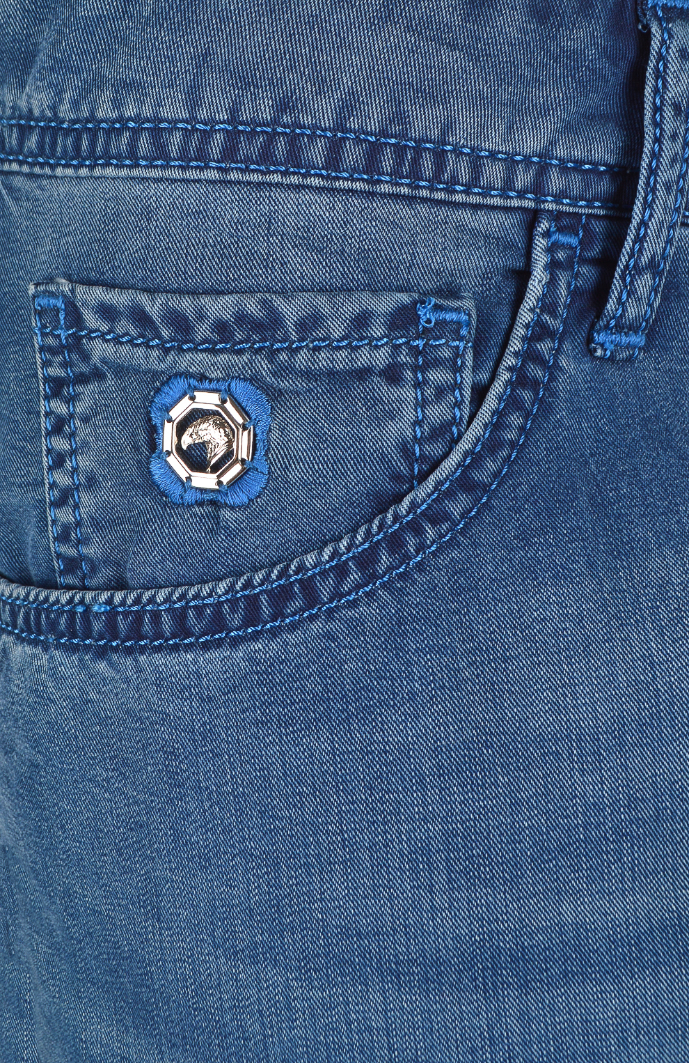 Джинсы с контрастной строчкой