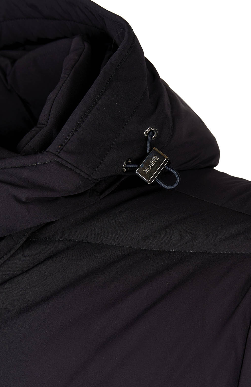 Пуховик из водоотталкивающей ткани