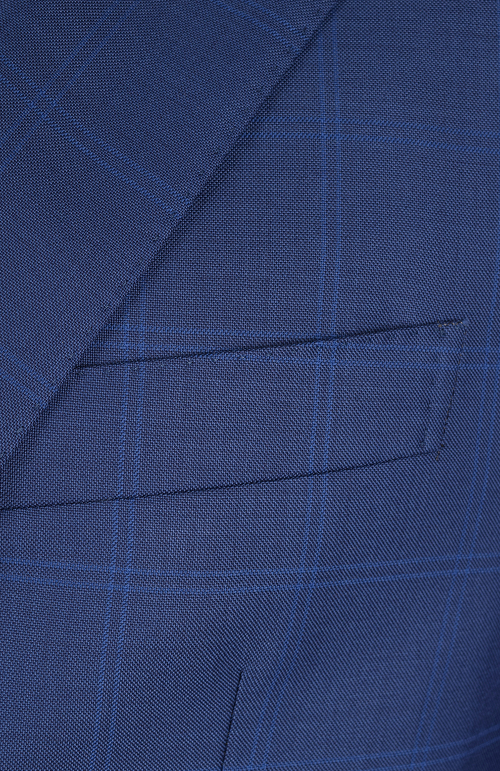 Шерстяной костюм с пиджаком на двух пуговицах