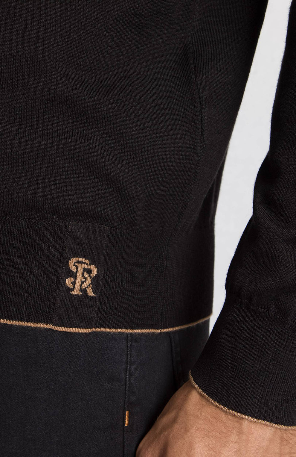 Трикотажное поло на трёх пуговицах из смеси шерсти и шёлка