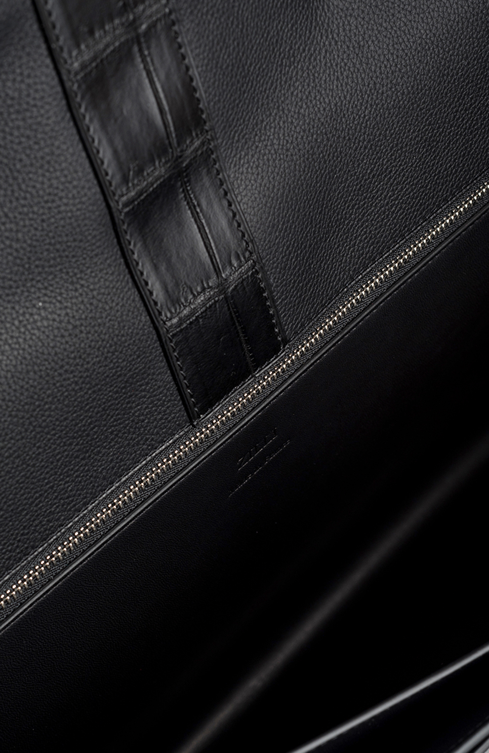 Портфель из кожи крокодила