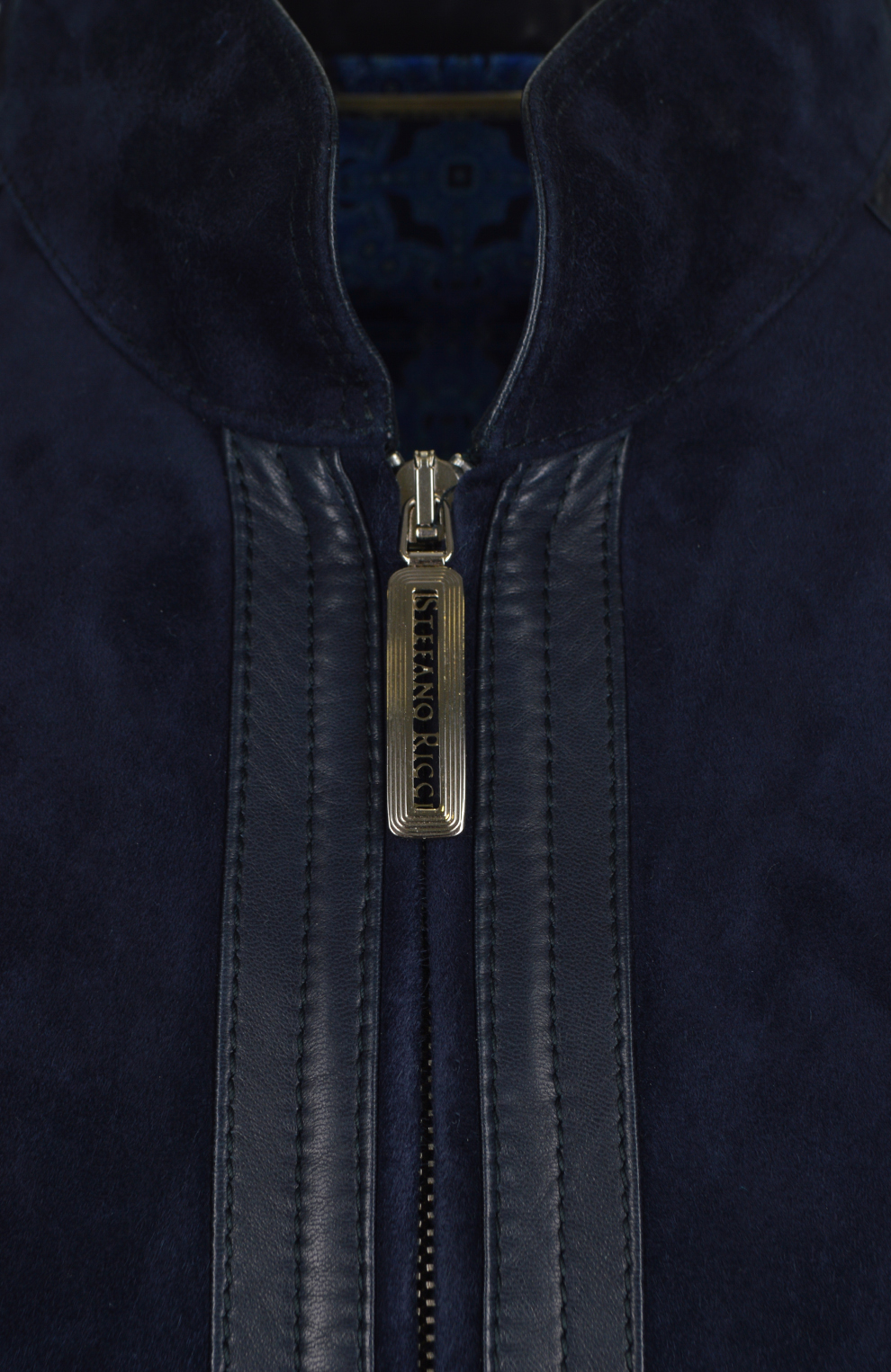 Куртка-бомбер из замши и кожи