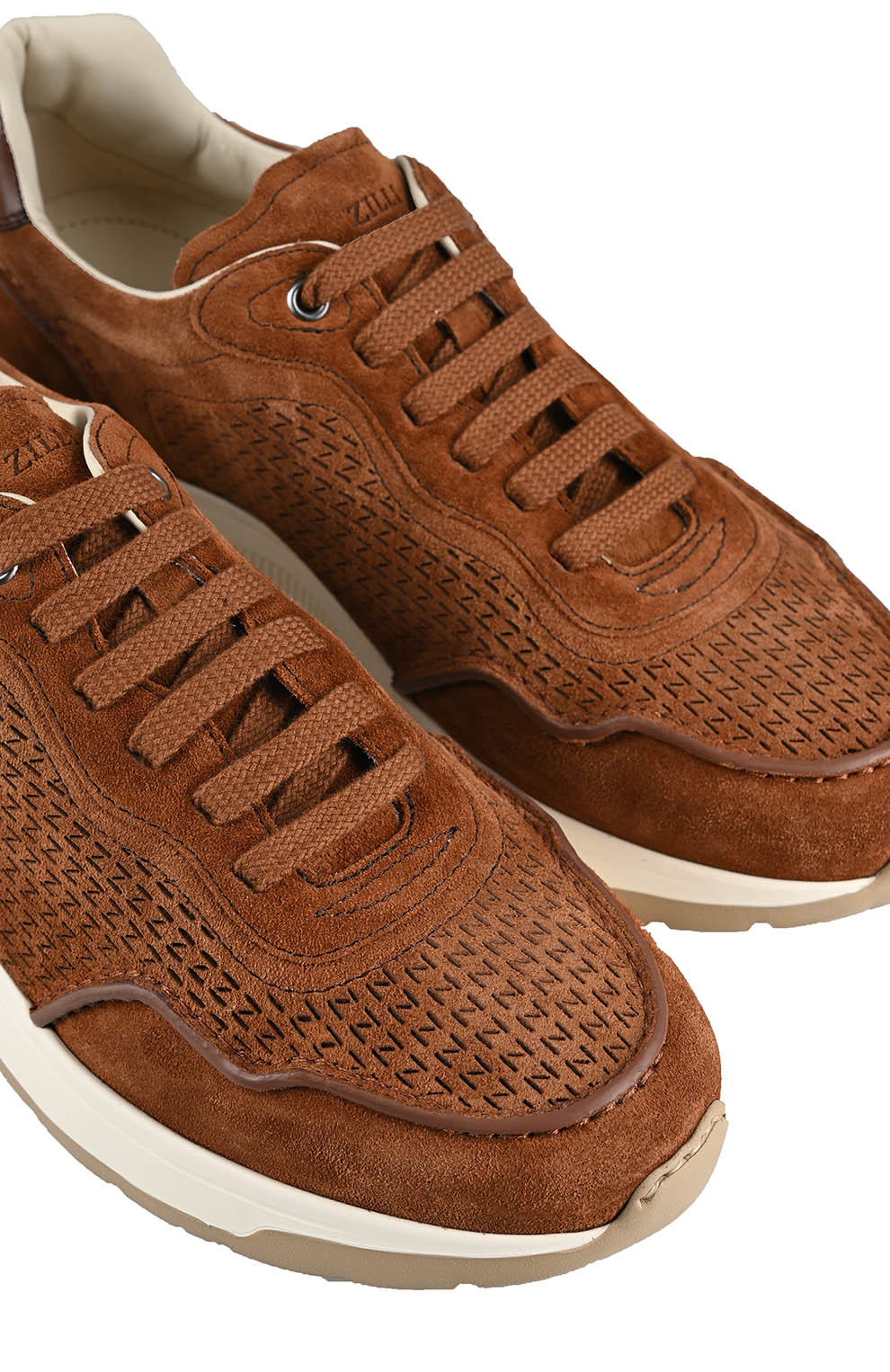 Замшевые кроссовки