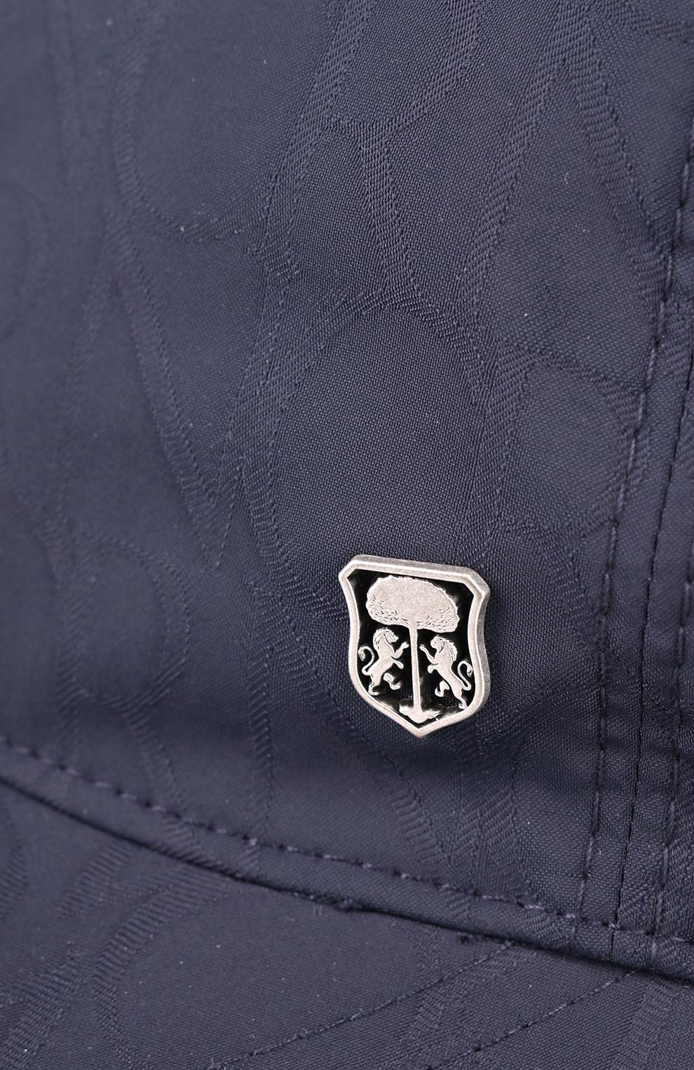 Бейсболка с логотипами