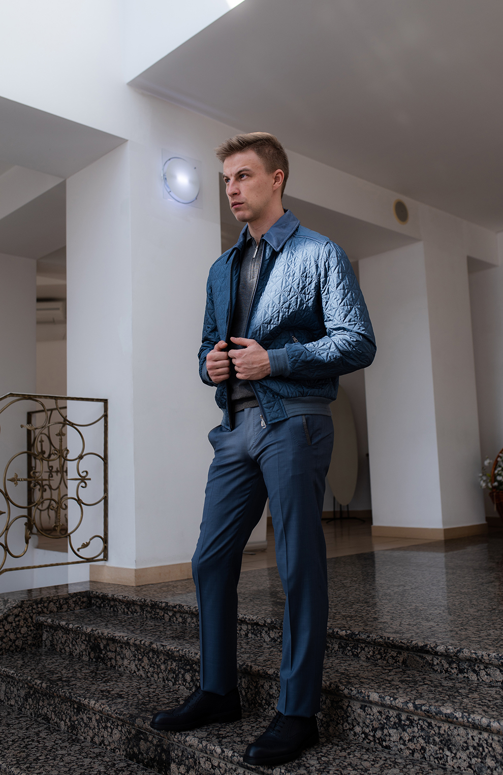 Шелковый стеганый бомбер на молнии