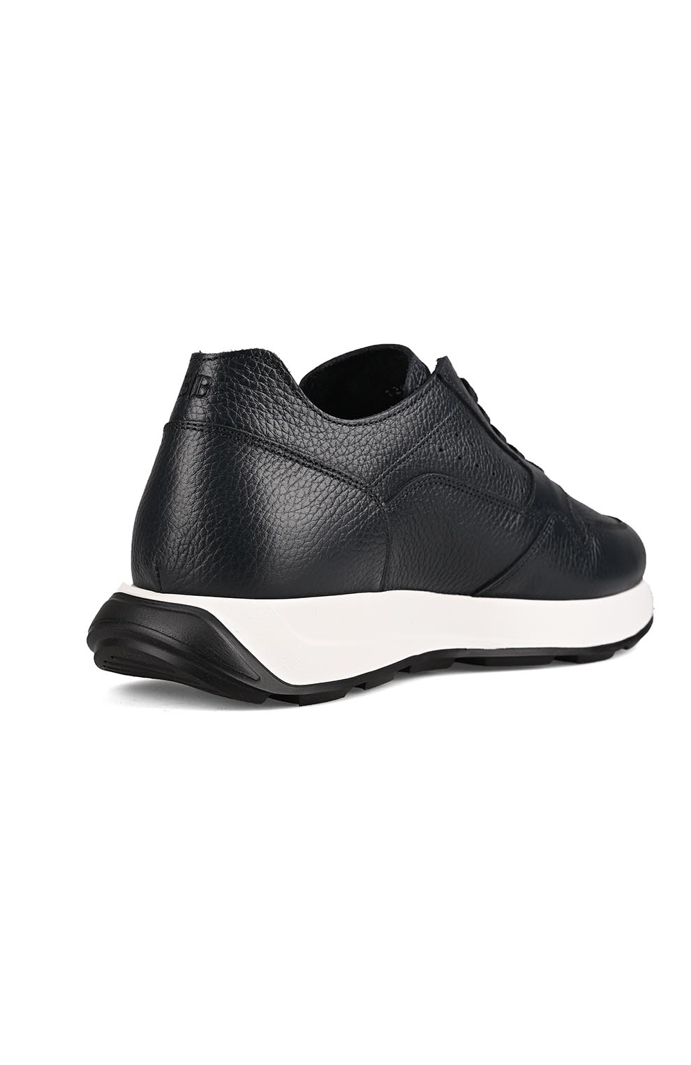 Кроссовки из мягкой кожи с перфорацией