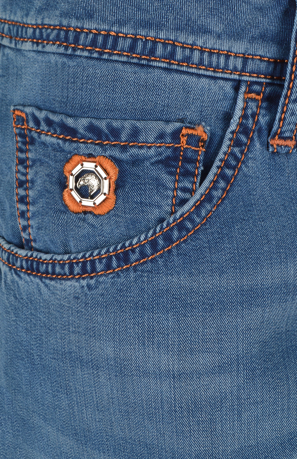 Джинсы с контрастной строчкой