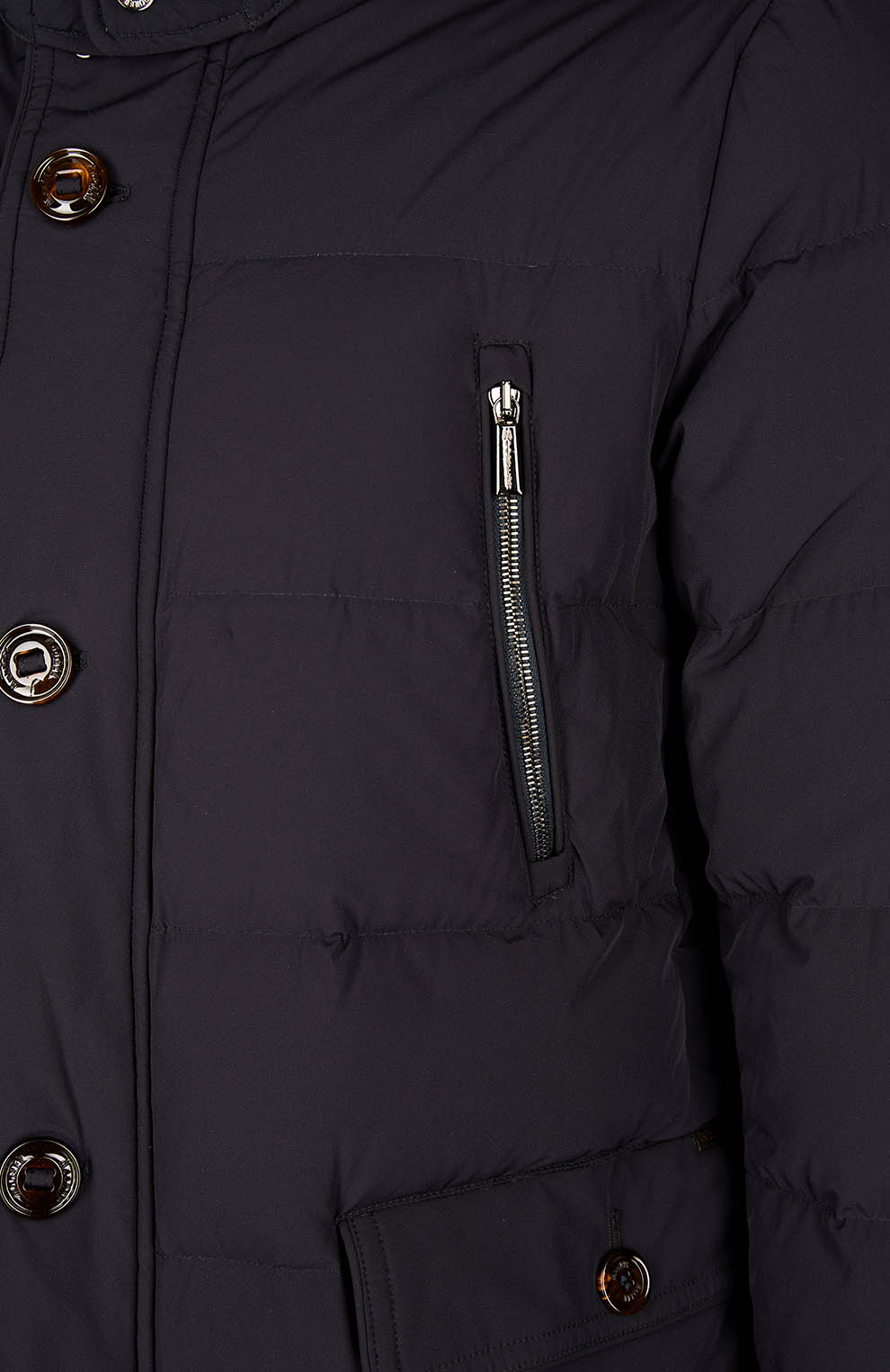 Пуховик из водоотталкивающей ткани