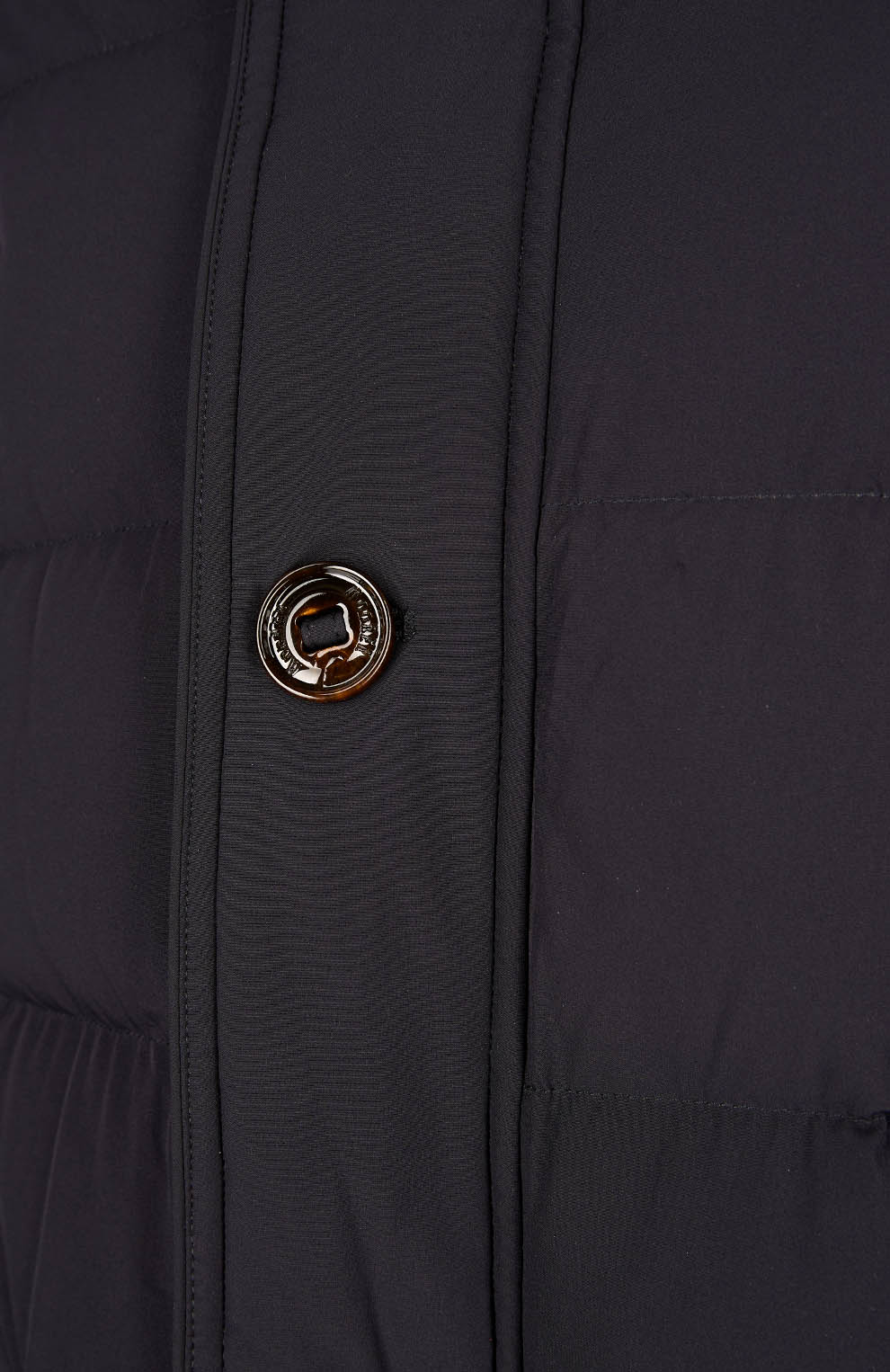 Пуховик из водоотталкивающей ткани