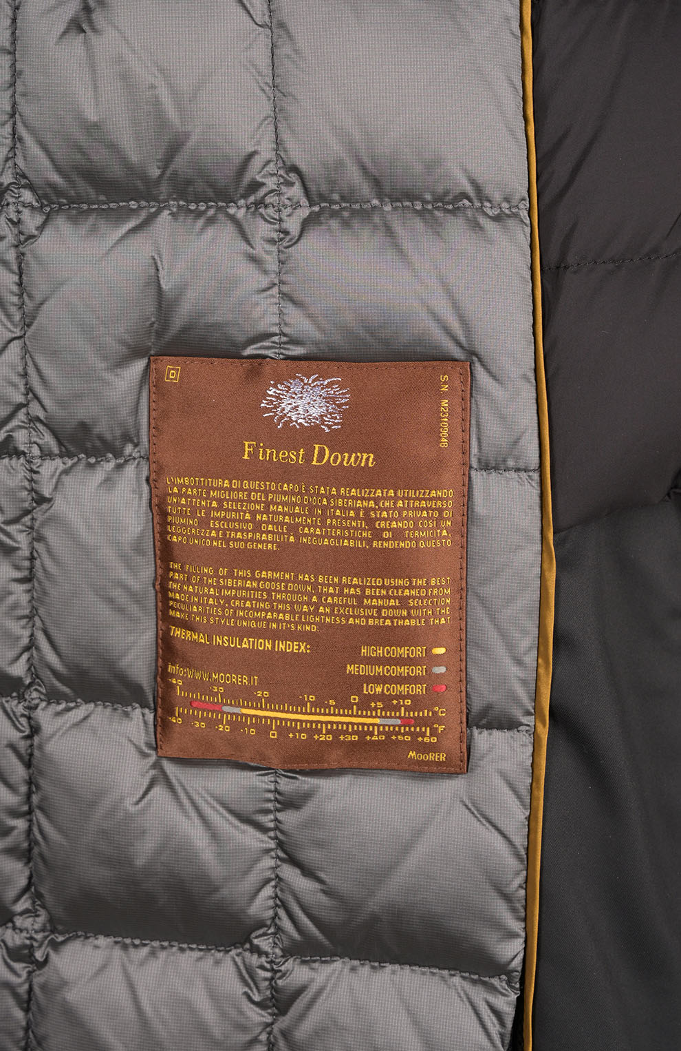 Пуховое пальто с меховым воротником