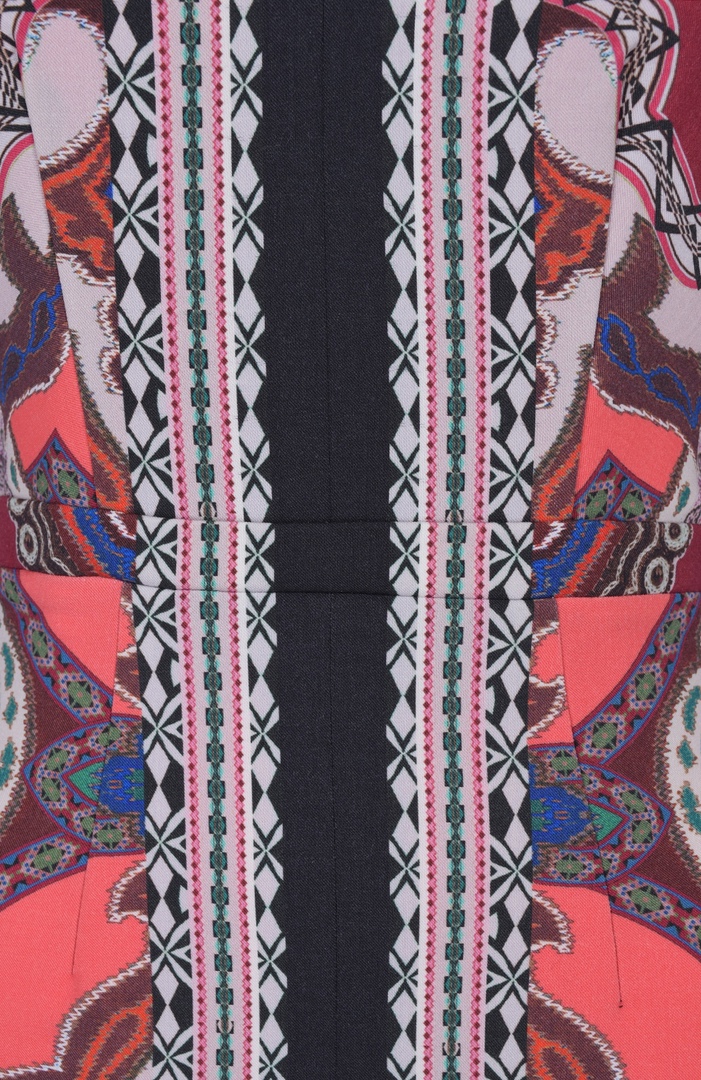 Платье-футляр