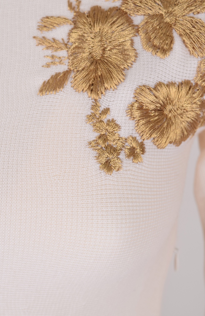 Трикотажное платье с вышивкой