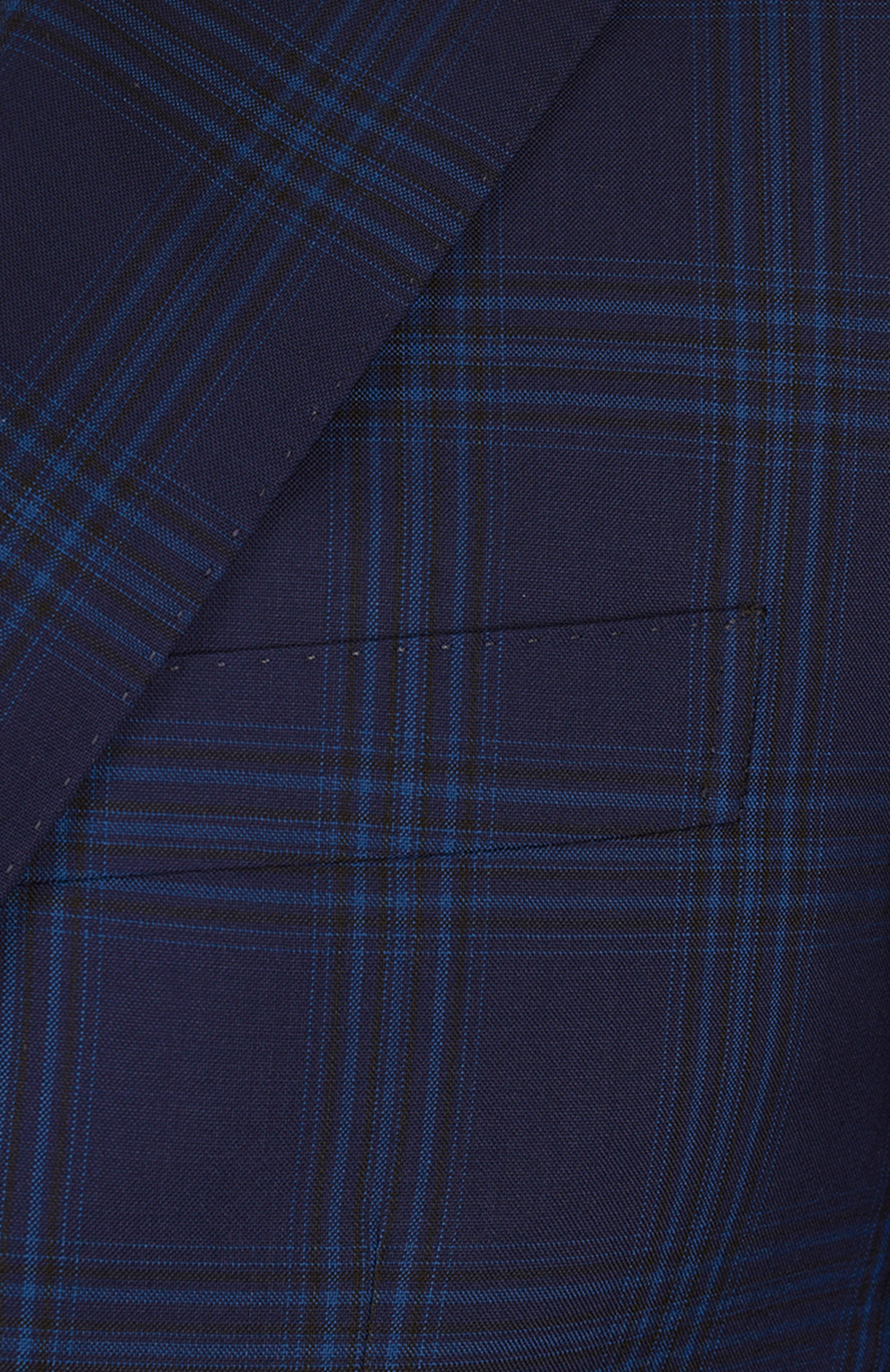 Шерстяной костюм с пиджаком на двух пуговицах