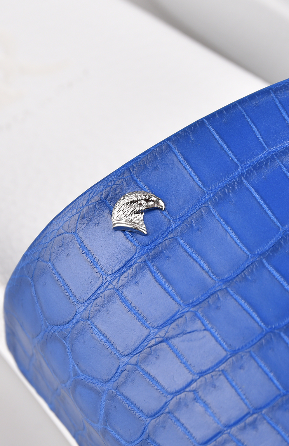 Шлёпанцы с мыском из кожи крокодила