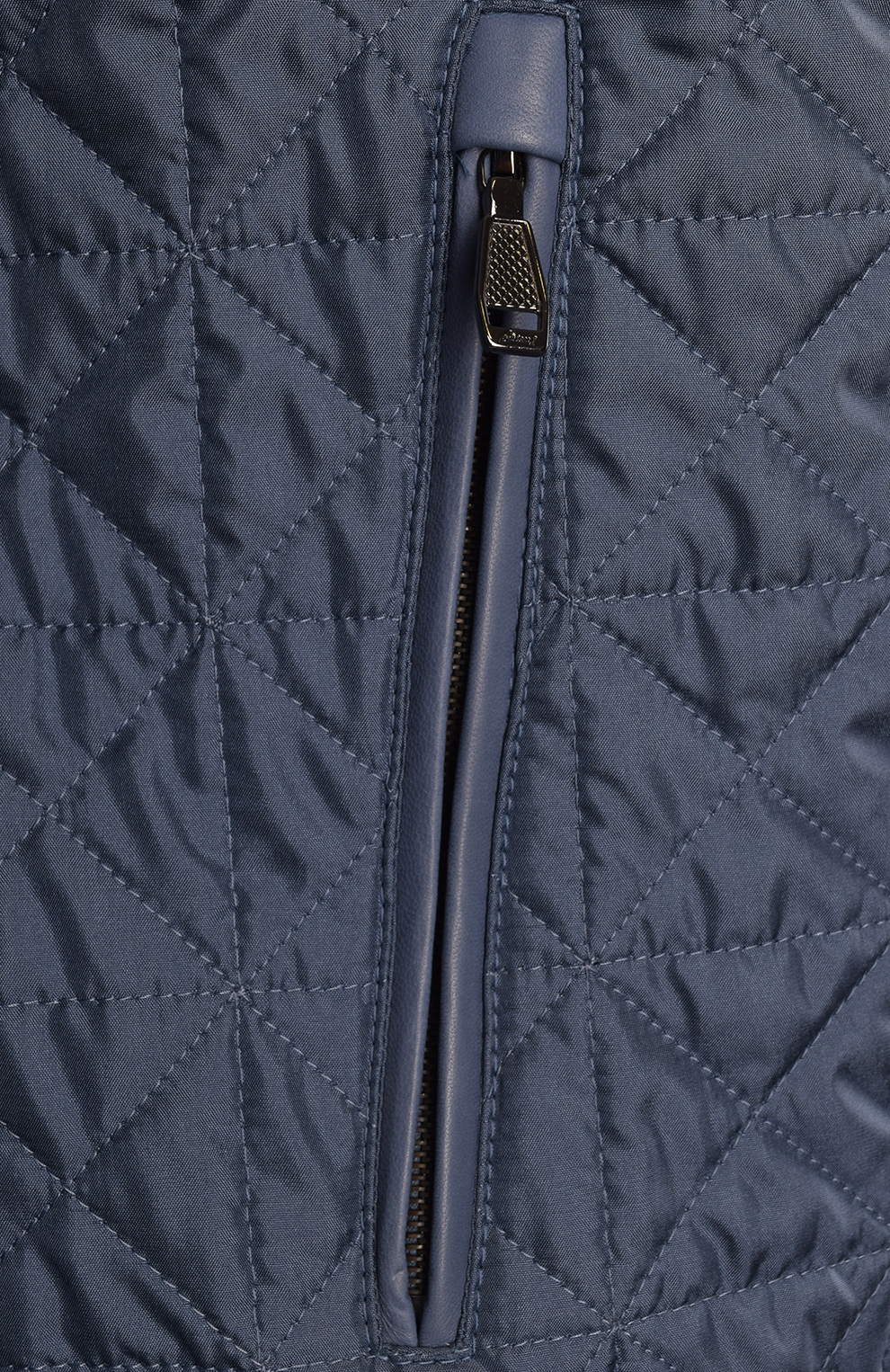 Шелковый стеганый бомбер на молнии