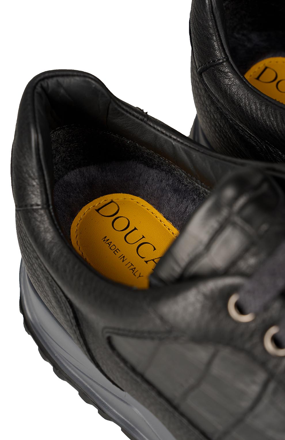 Кроссовки с меховым утеплением овчиной