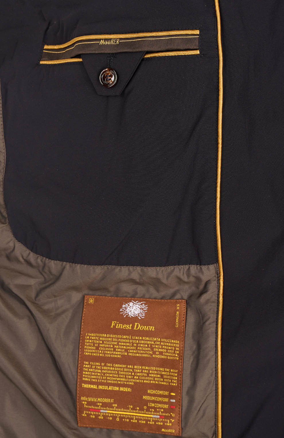 Пуховик из водоотталкивающей ткани