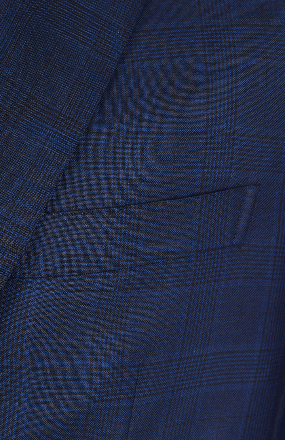 Костюм из смеси шерсти и шелка с пиджаком на двух пуговицах