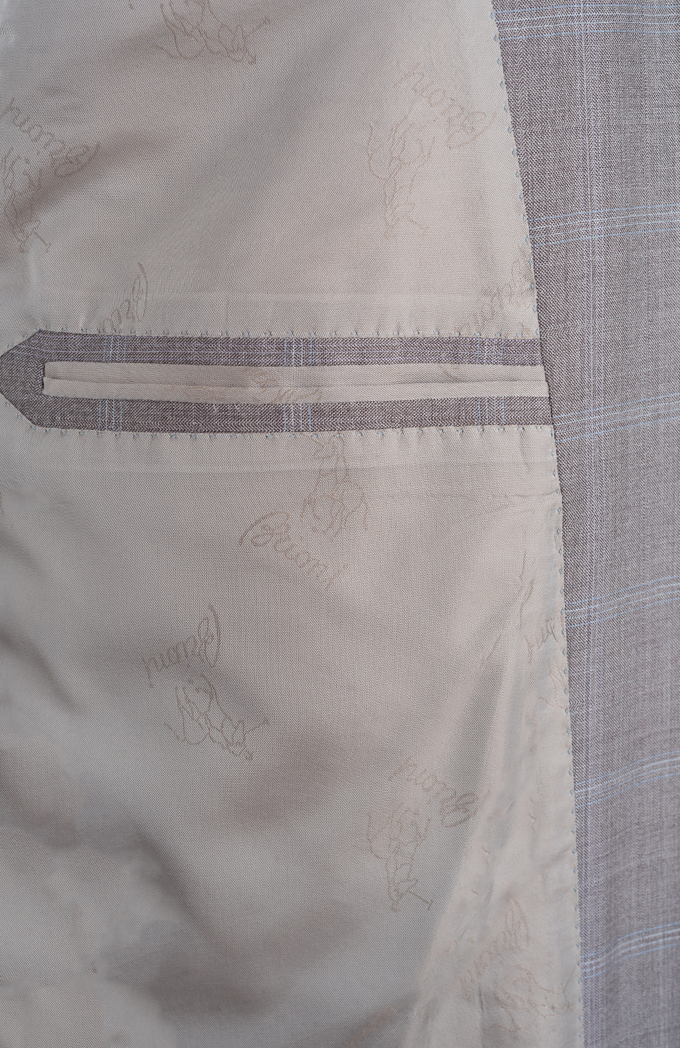 Однобортный костюм из смеси шерсти и шёлка