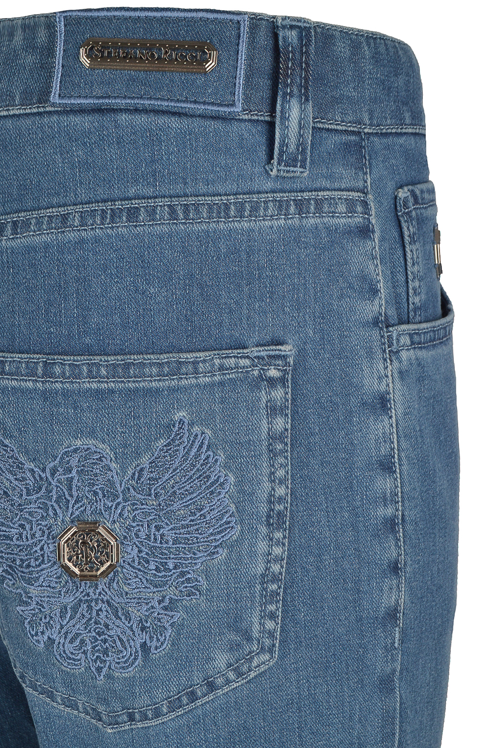 Джинсы с вышивкой на заднем кармане