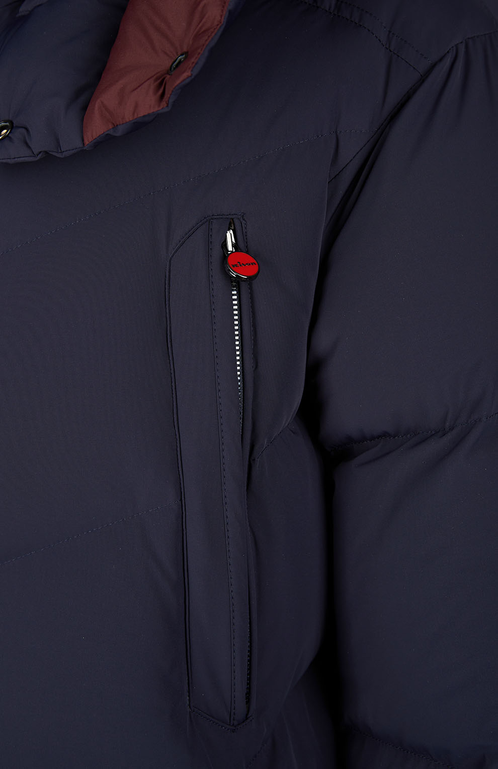 Пуховик со съёмным капюшоном и меховым воротником