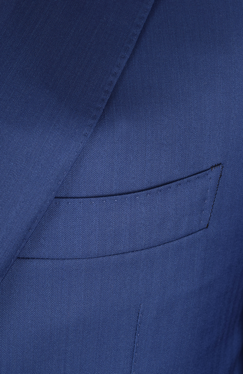 Шерстяной костюм с пиджаком на двух пуговицах