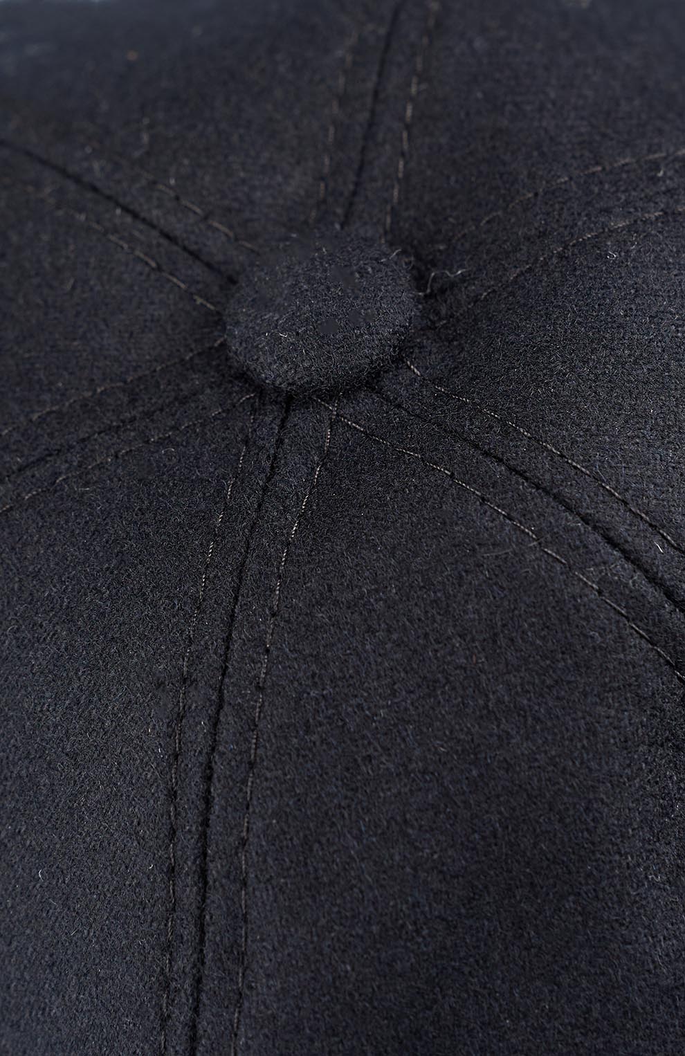 Шерстяная бейсболка с утеплением