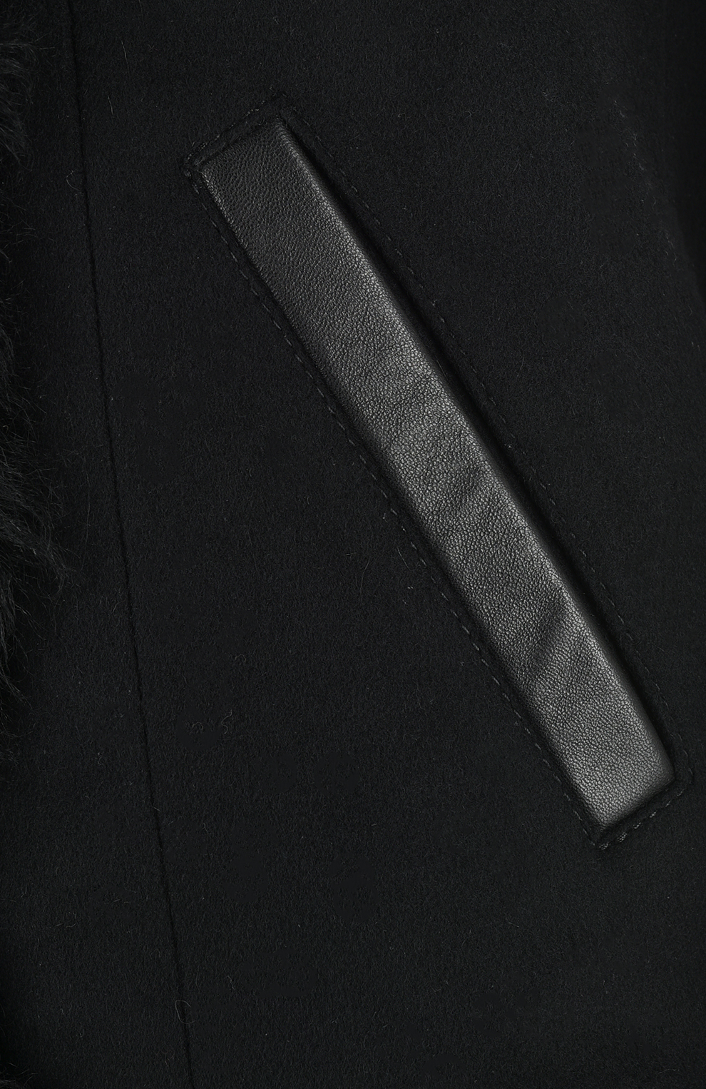 Жилет с меховой отделкой