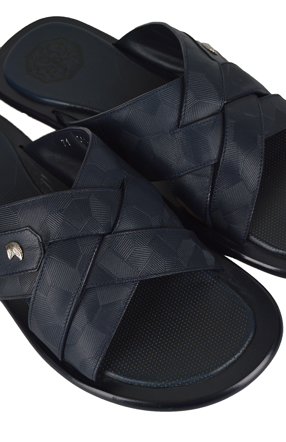 Кожаные шлёпанцы с тиснением