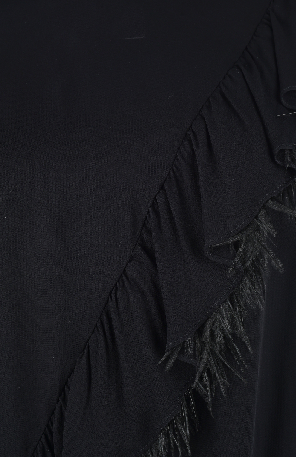 Блузка с декором из страусиных перьев