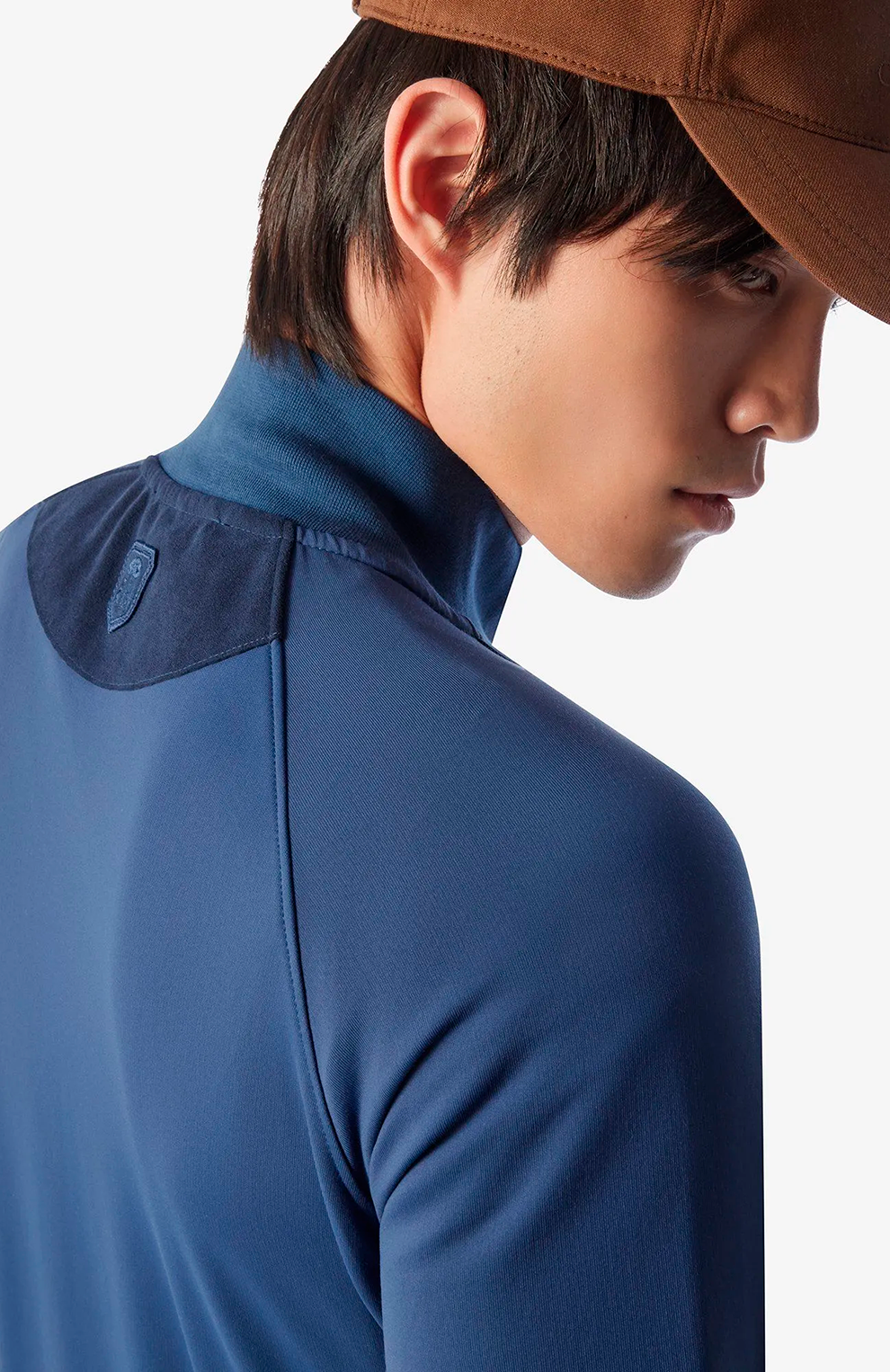 Спортивный костюм из эластичного хлопка и нейлона синего цвета