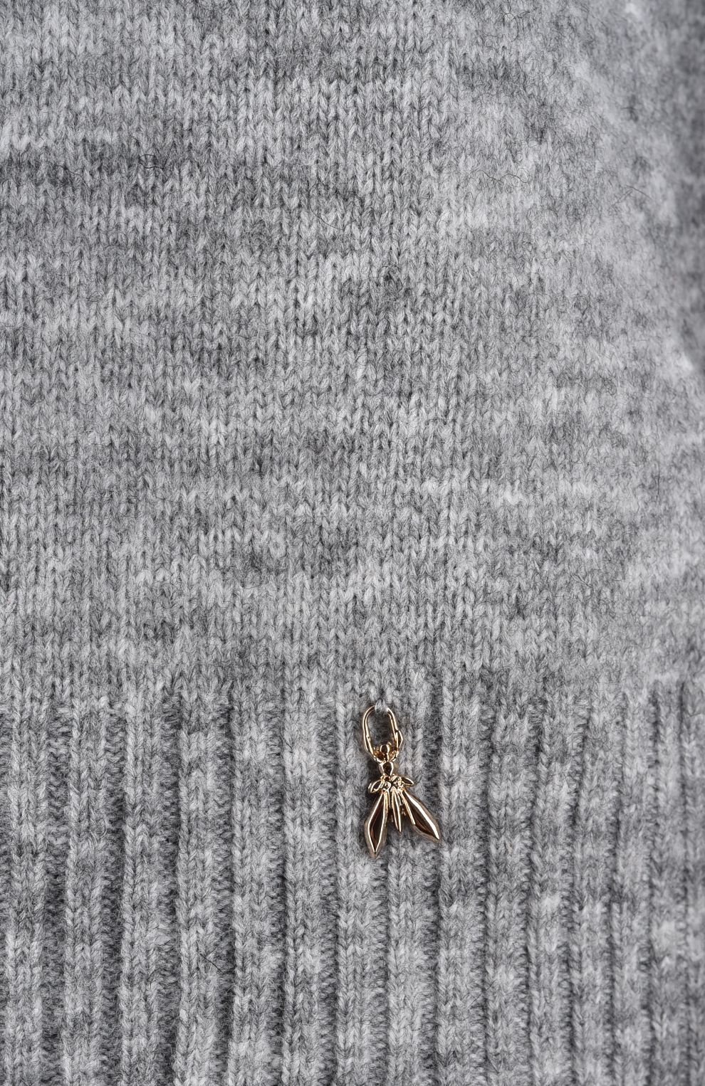 Джемпер с металлическим декором