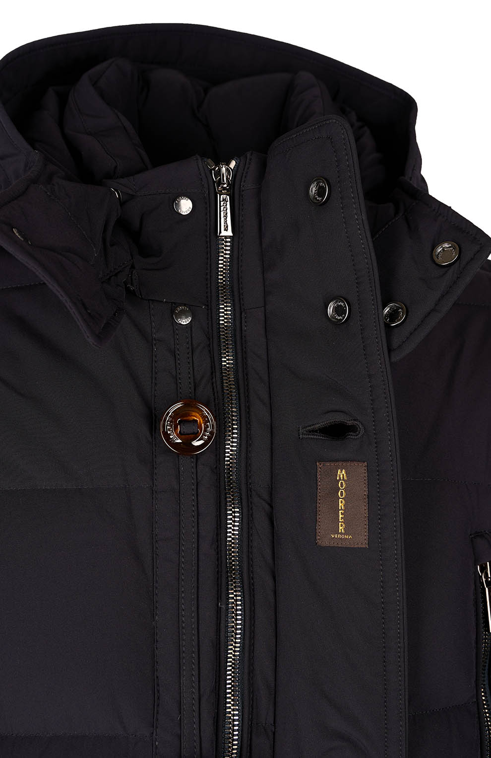 Пуховик из водоотталкивающей ткани