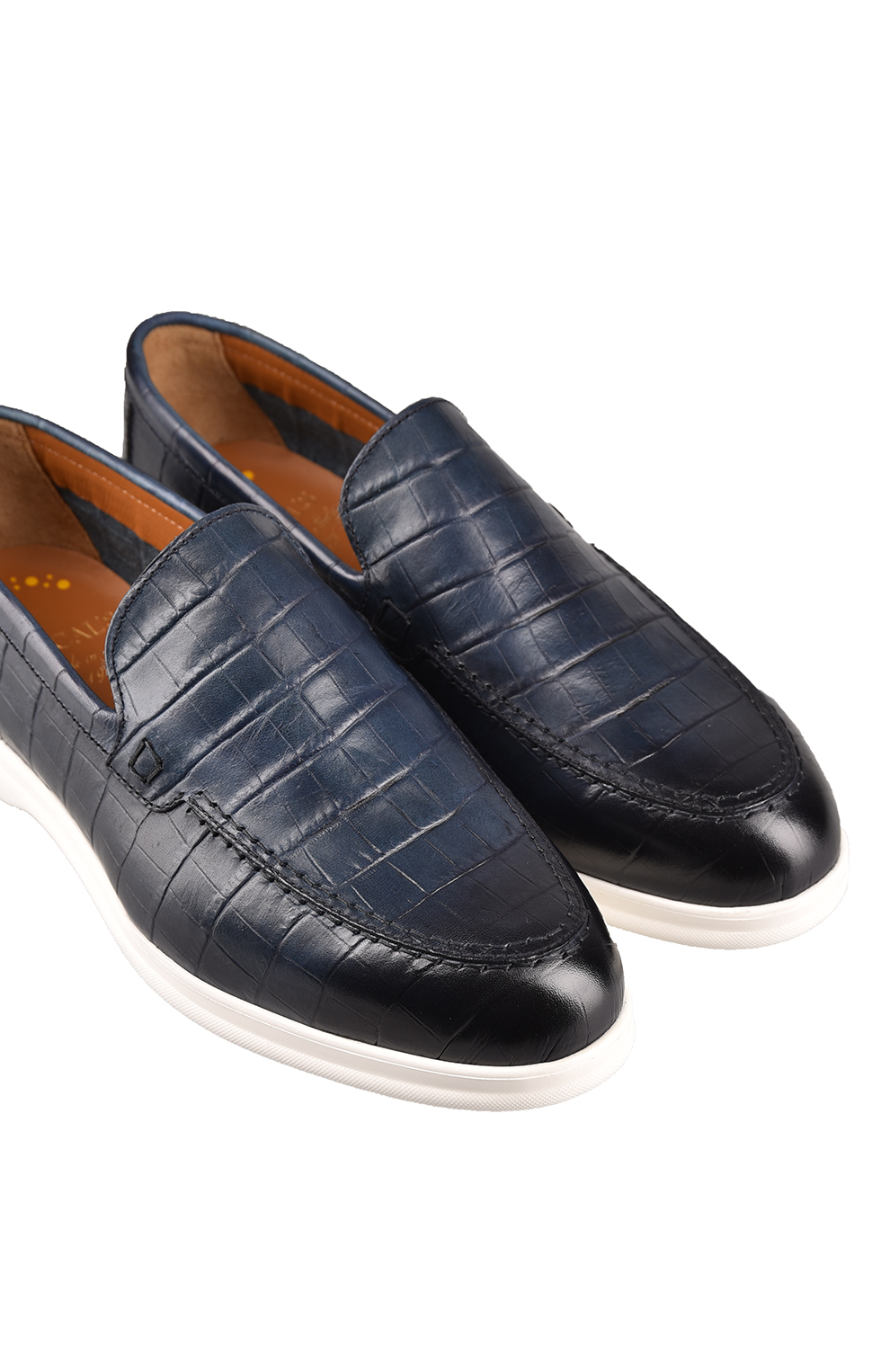 Лоферы с тиснением под кожу крокодила