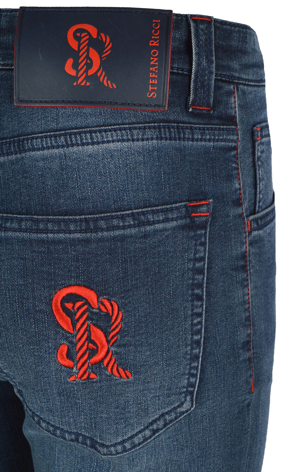 Джинсы с вышивкой на заднем кармане