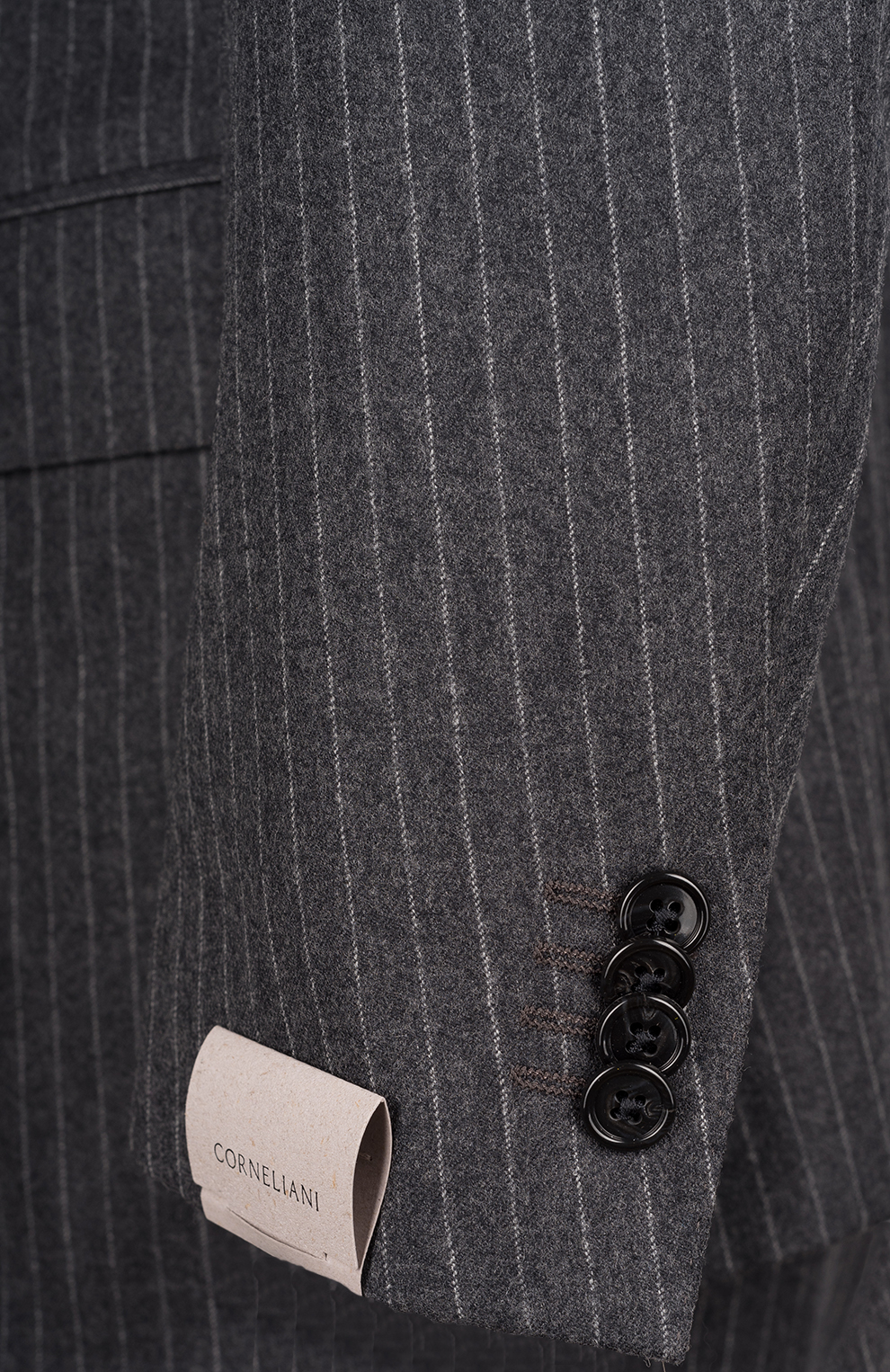 Шерстяной однобортный костюм в полоску