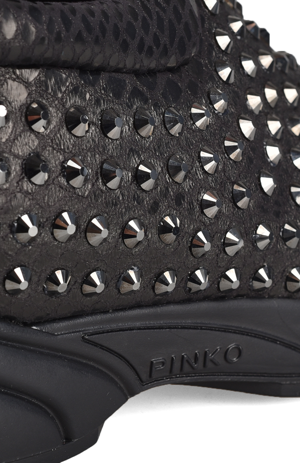 Кроссовки декорированные стразами