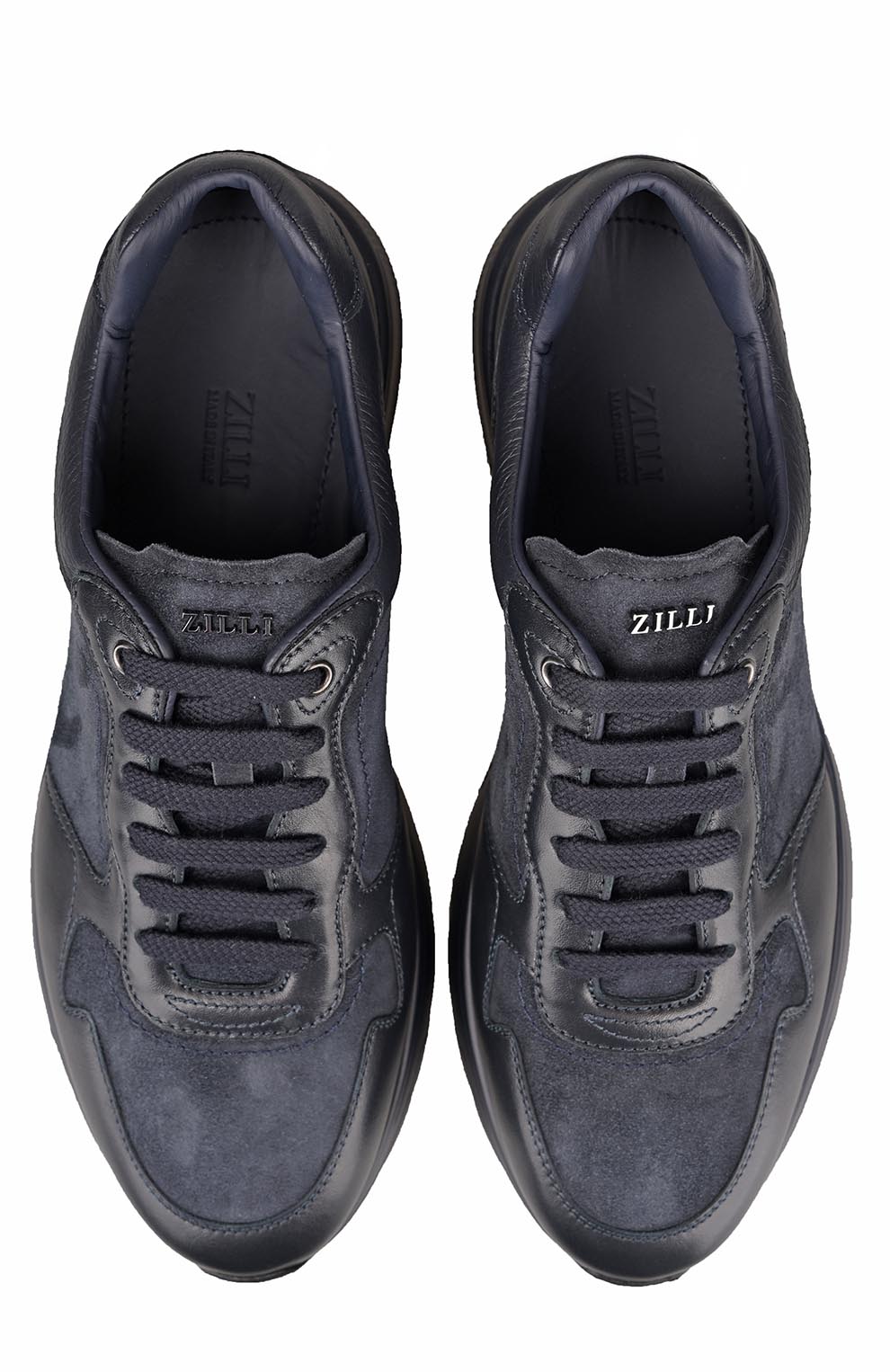 Кроссовки из комбинации трёх материалов