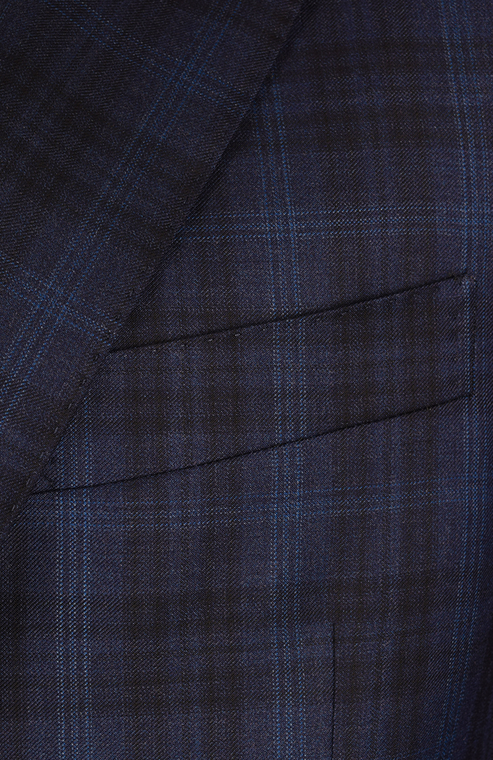 Шерстяной костюм с пиджаком на двух пуговицах